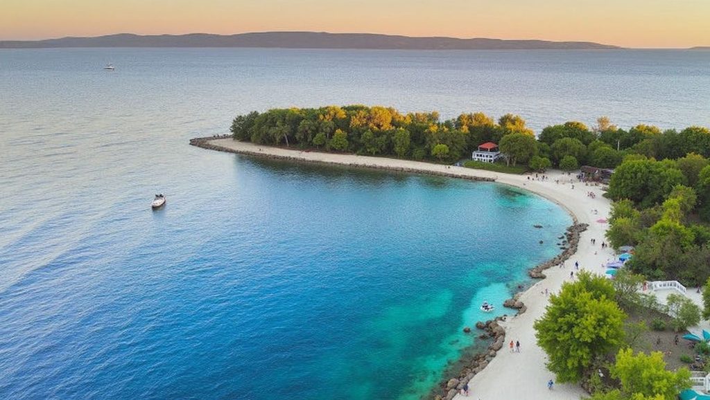 Arena fina en Labadusa II beach, Okrug Gornji, Croacia