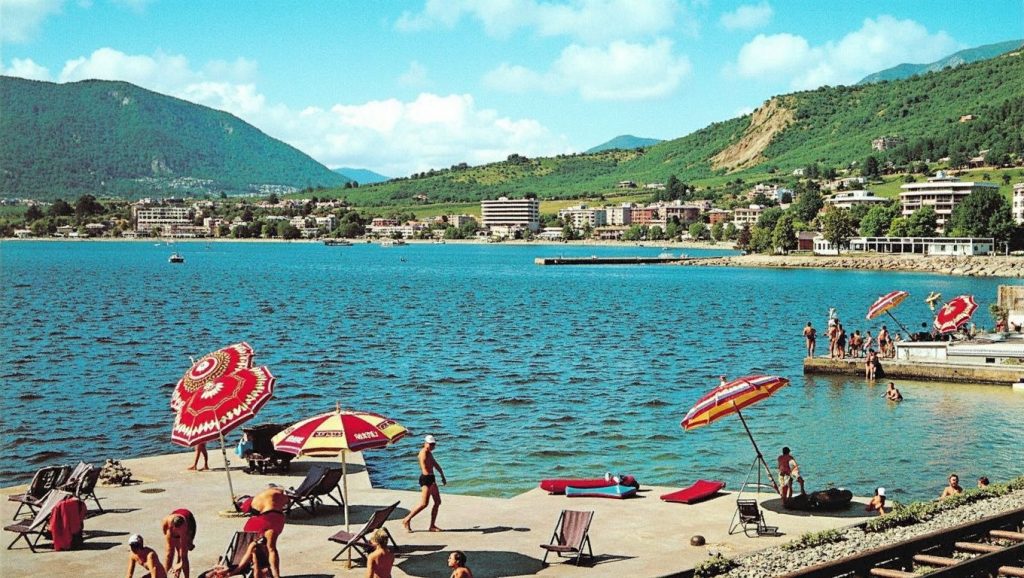 Línea de costa en Laguna beach, Budva