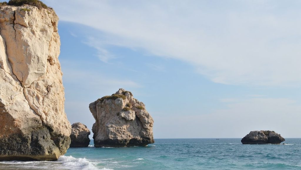 Orilla tranquila de Laourou Beach, playa de ?