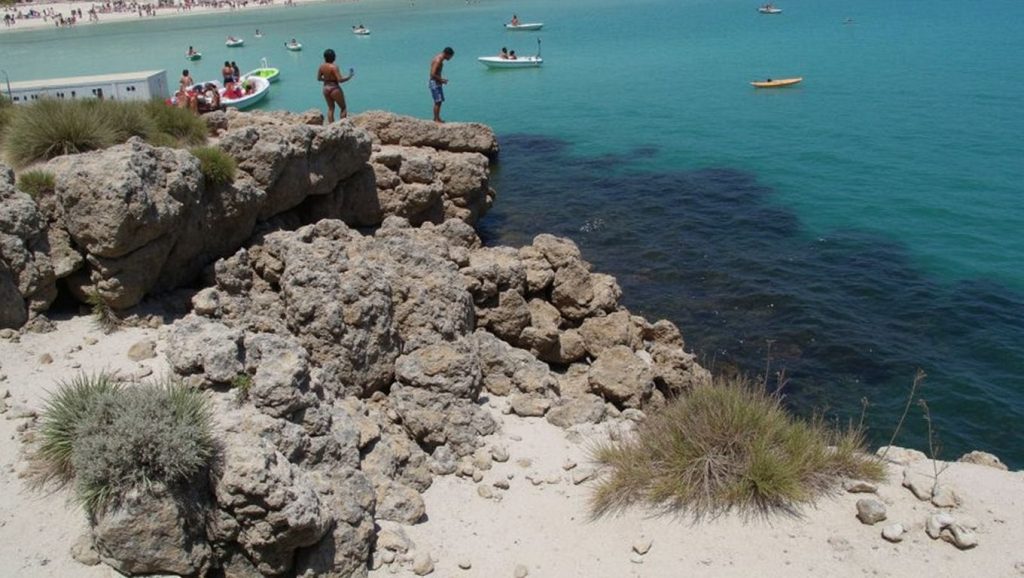 Panorámica de Latchi Beach / Adamas Beach con cielo despejado, ?