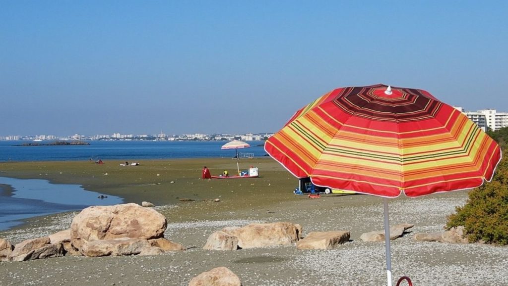 Arena y orilla en Louma Beach, ?, Chipre
