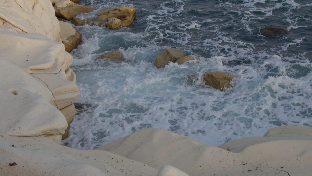 Oleaje en la orilla de Loures, costa de ?