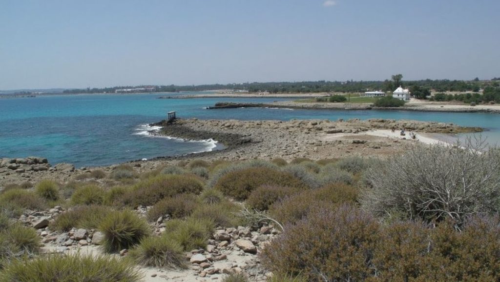 Agua y arena en Loutra Aphroditis Beach, ?