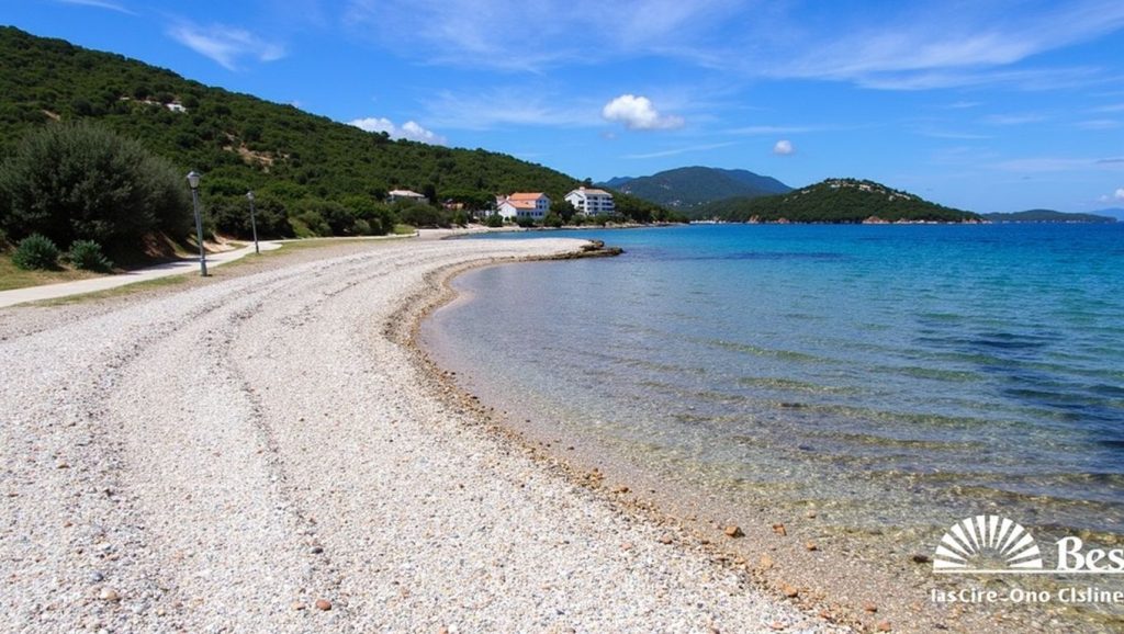 Acceso a Luka Dubrava beach desde el aparcamiento, Croacia