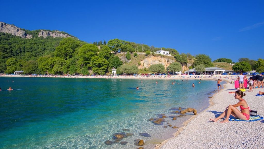 Detalle de arena y agua en M. Sabuša, Croacia