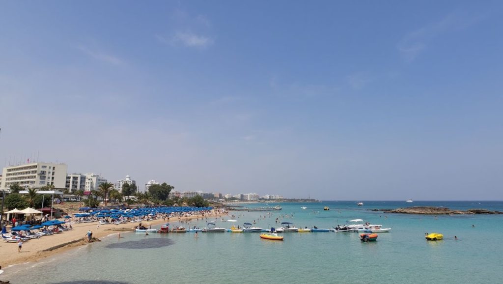 Olas rompiendo en Makronissos Beach, ?