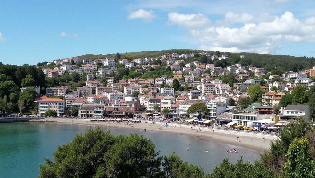 Acceso a Mali Pijesak desde el aparcamiento, Ulcinj
