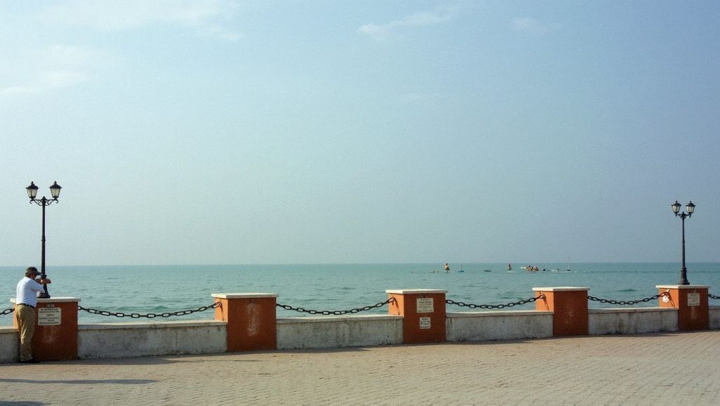 Panorámica completa de Mateus beach, playa de Himara