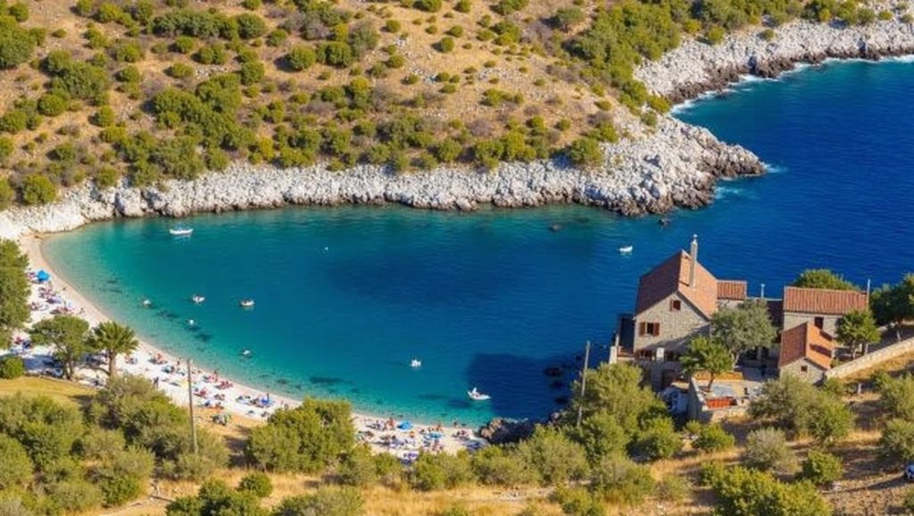 Oleaje en la orilla de Mavrela, costa de Croacia