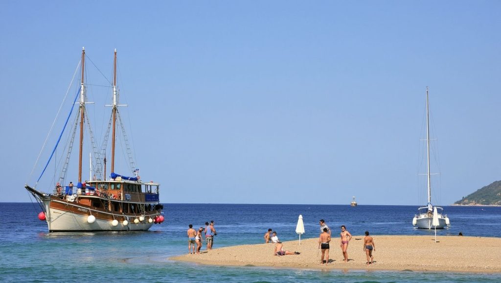 Merag Beach (Merag, Cres) — foto 3