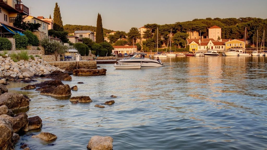 Merag Beach (Merag, Cres) — foto 6