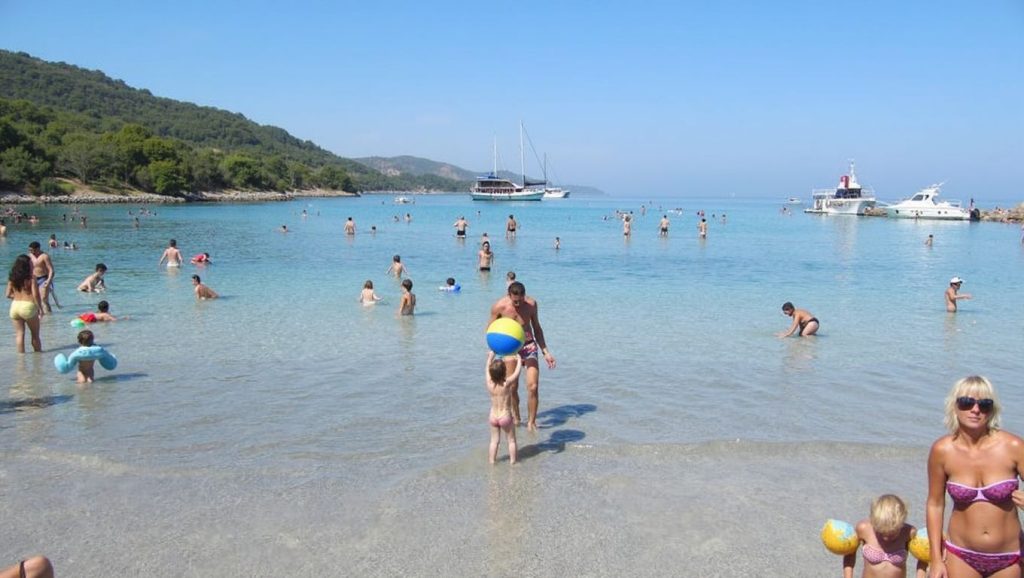Amplio horizonte marino en Mlaska Beach, Općina Sućuraj