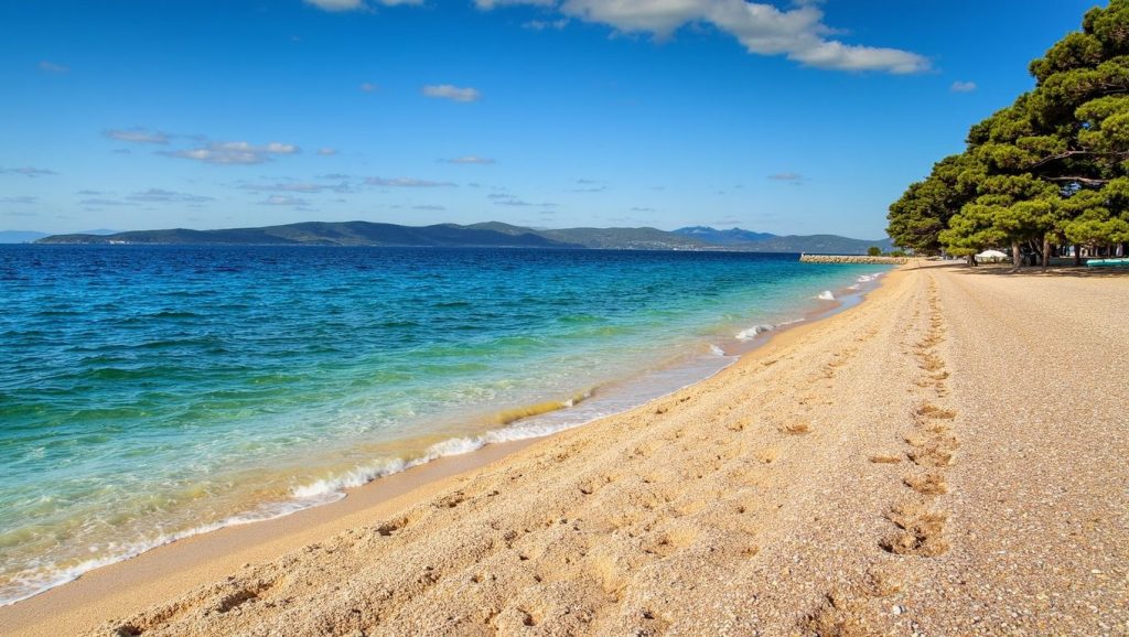 Arena fina en Natutist / FKK Beach, Croacia, Croacia