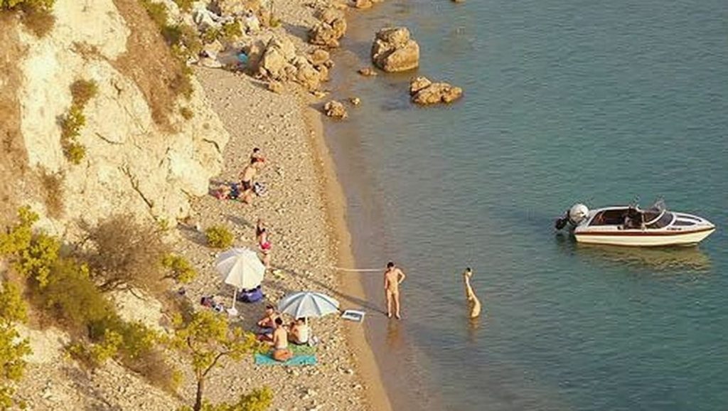 Vista del entorno de Nudist beach, Trstenik, Croacia