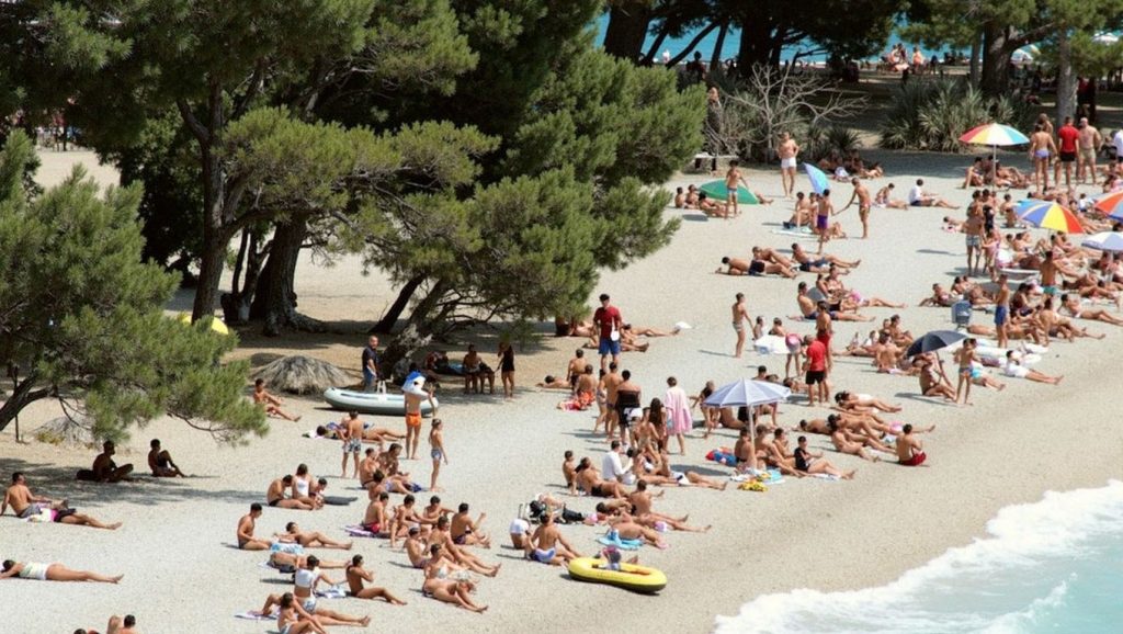 Detalle del agua en Nudist beach, Trstenik, Croacia