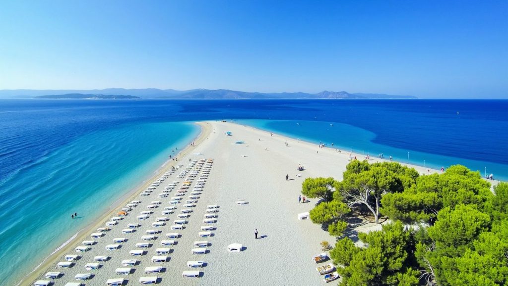 Detalle del agua en Nudist beach FKK, Croacia, Croacia