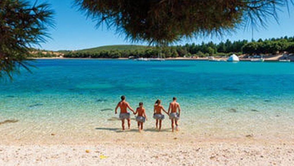 Playa Nudistička plaža desde la arena, Općina Povljana, Croacia