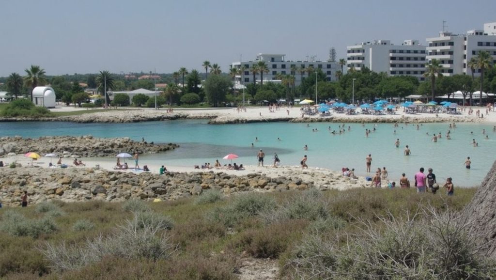 Arena y mar en Oskar's Beach, ?, Chipre
