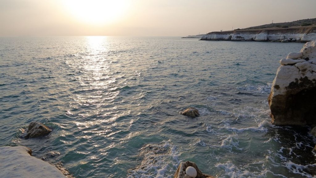 Primer plano de la orilla de Pachyammos Beach Paphos, ?