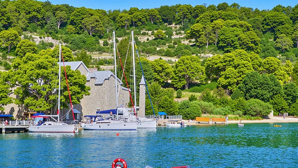 Detalle del agua en Paljevina, Croacia, Croacia