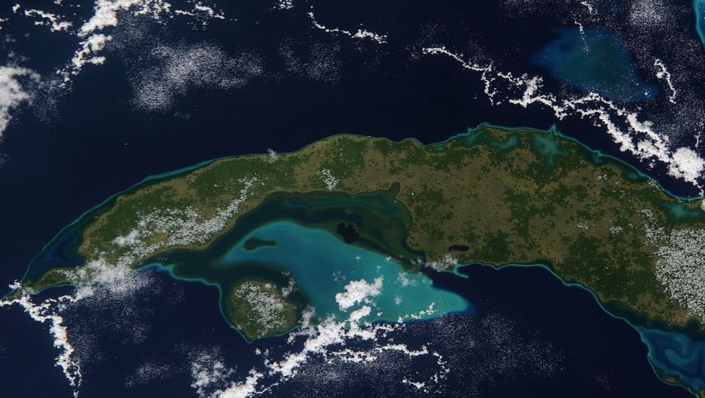 Amplio horizonte marino en Palo Quemado, La Habana