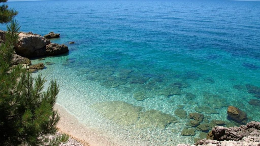 Arena y mar en Petarčica, Croacia, Hvar