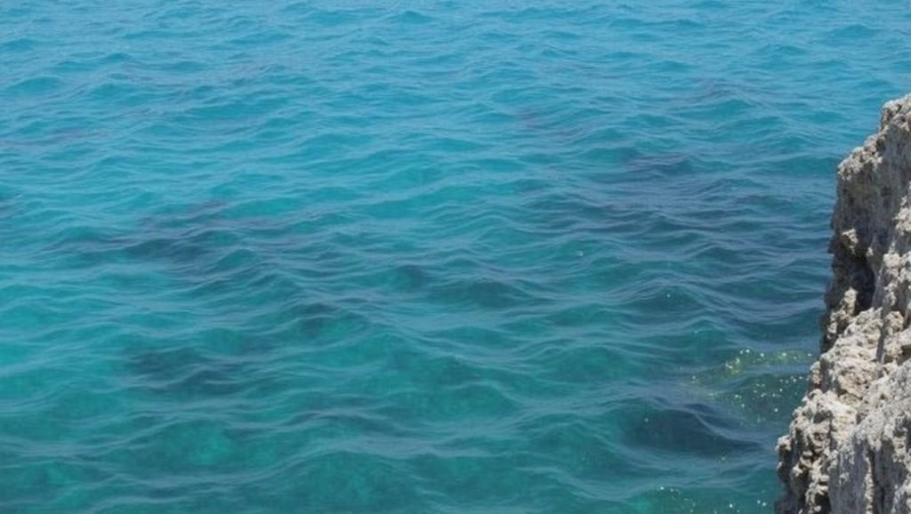 Detalle de arena y agua en Phinikoudes, ?