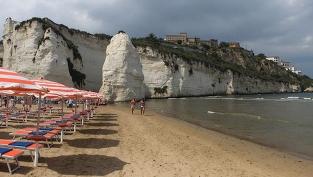 Spiaggia di Pizzomunno — foto 5 de 6
