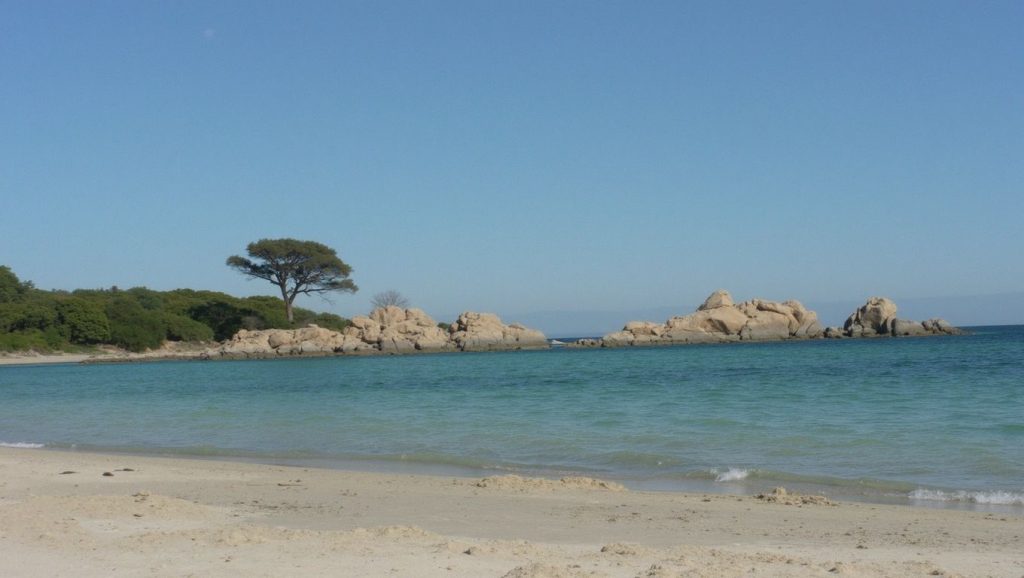 Playa Plage d'Alistro desde la arena, Cap Corse, Córcega