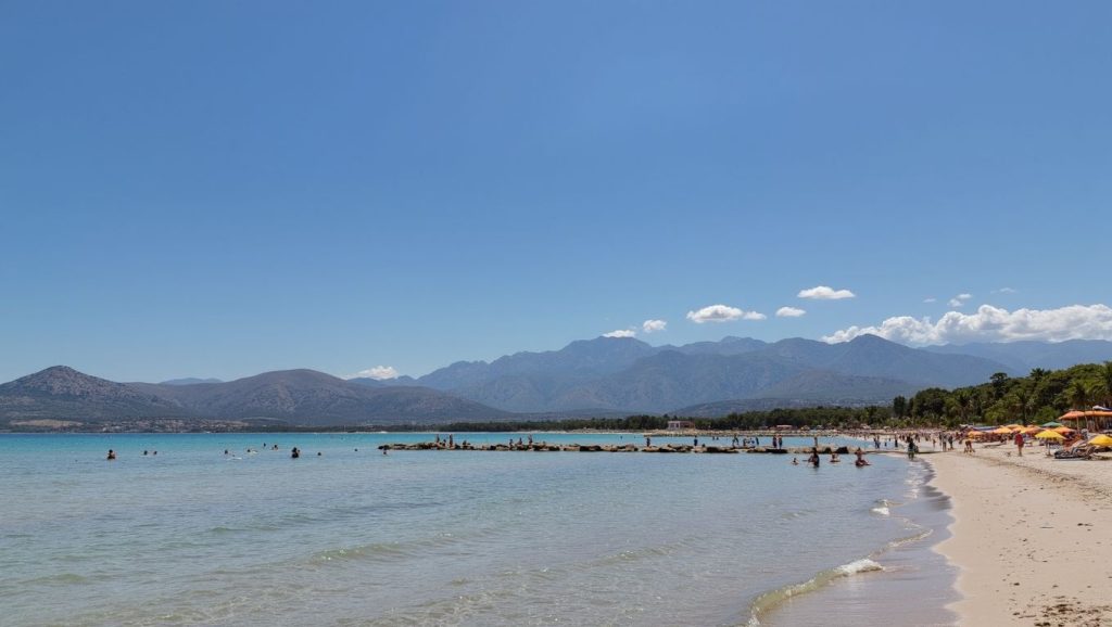 Plage de Bodri (Calvi, Córcega)
