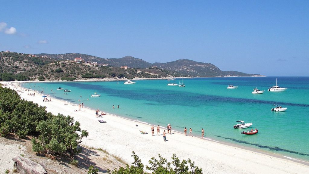 Oleaje en la orilla de Plage de Bravone, costa de Cap Corse