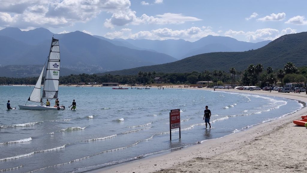 Horizonte desde Plage de Cala Francese, Cap Corse, Córcega
