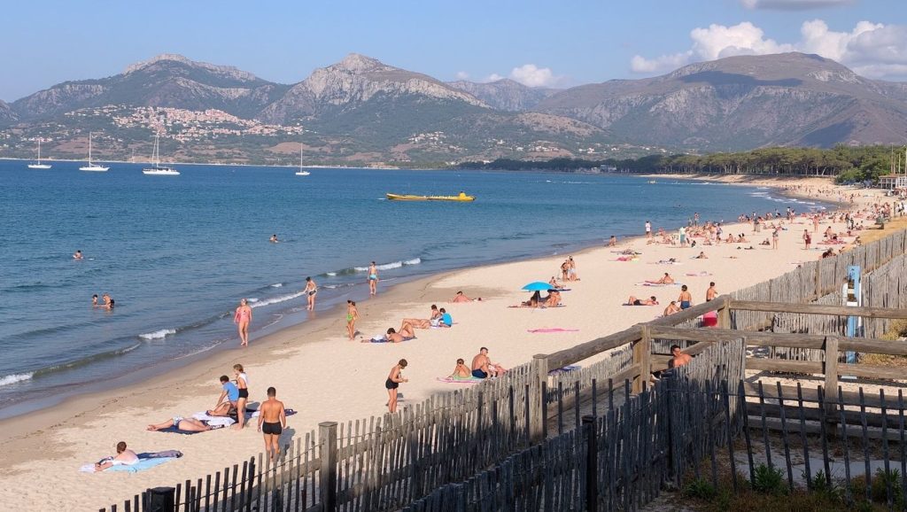 Vista del litoral en Plage de Cala Genovese, Cap Corse