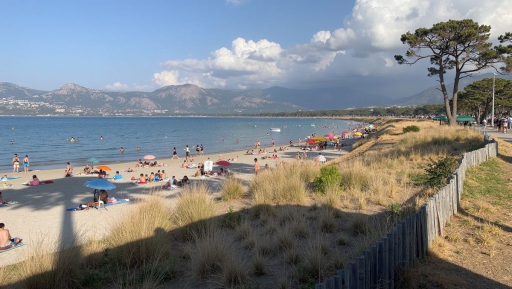 Plage de îles (Cap Corse, Córcega)