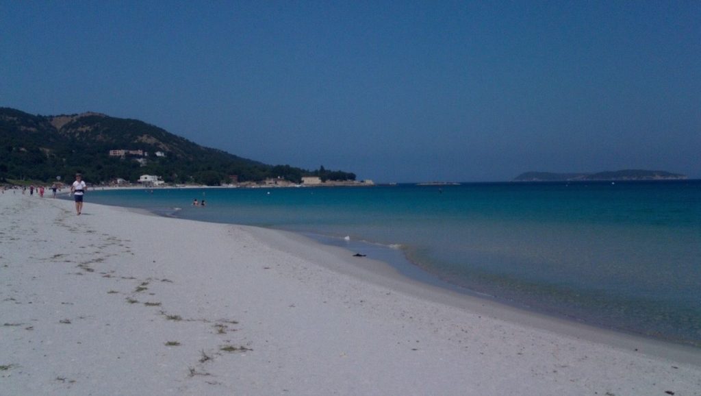 Detalle del agua en Plage de la Marana, Cap Corse, Córcega
