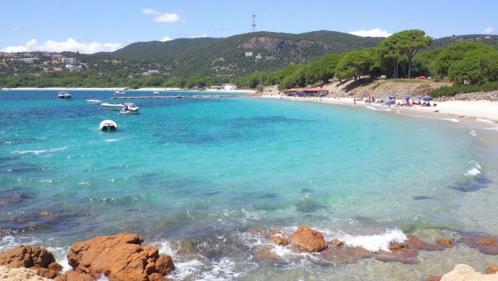 Olas rompiendo en Plage de la Terre Sacrée, Ajaccio