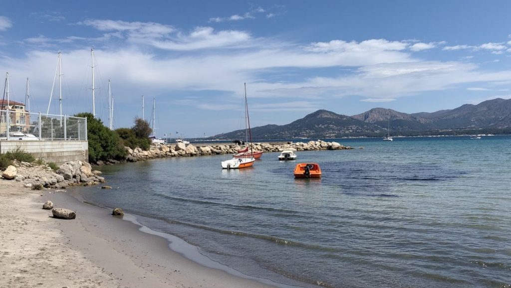 Camino de acceso a Plage de Macinaggio, Cap Corse, Córcega