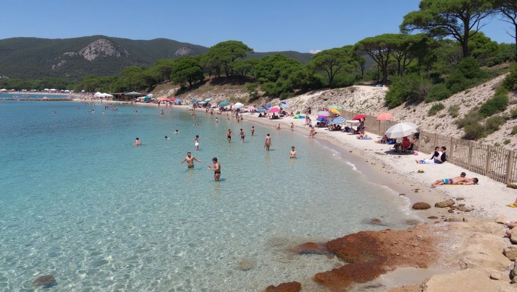 Arena fina en Plage de Maora, Bonifacio, Córcega