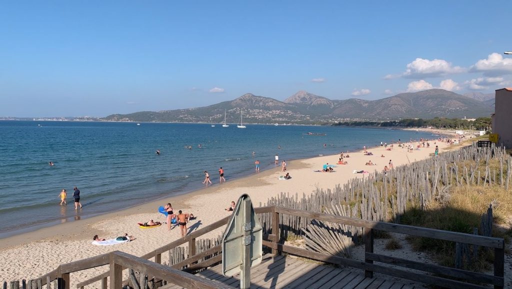 Plage de Nonza (Bastia, Córcega)