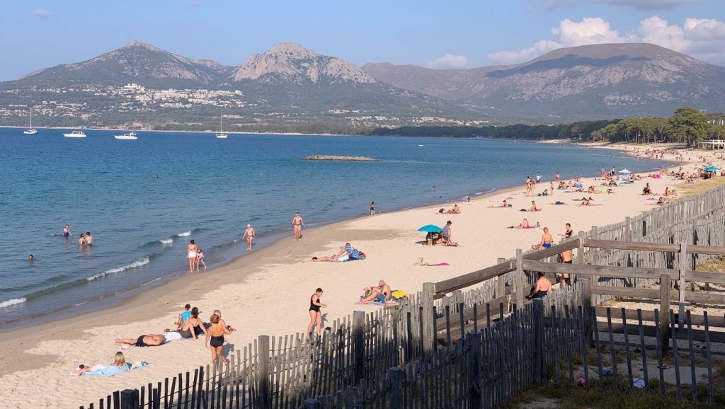 Playa Plage de Nonza desde la arena, Bastia, Córcega