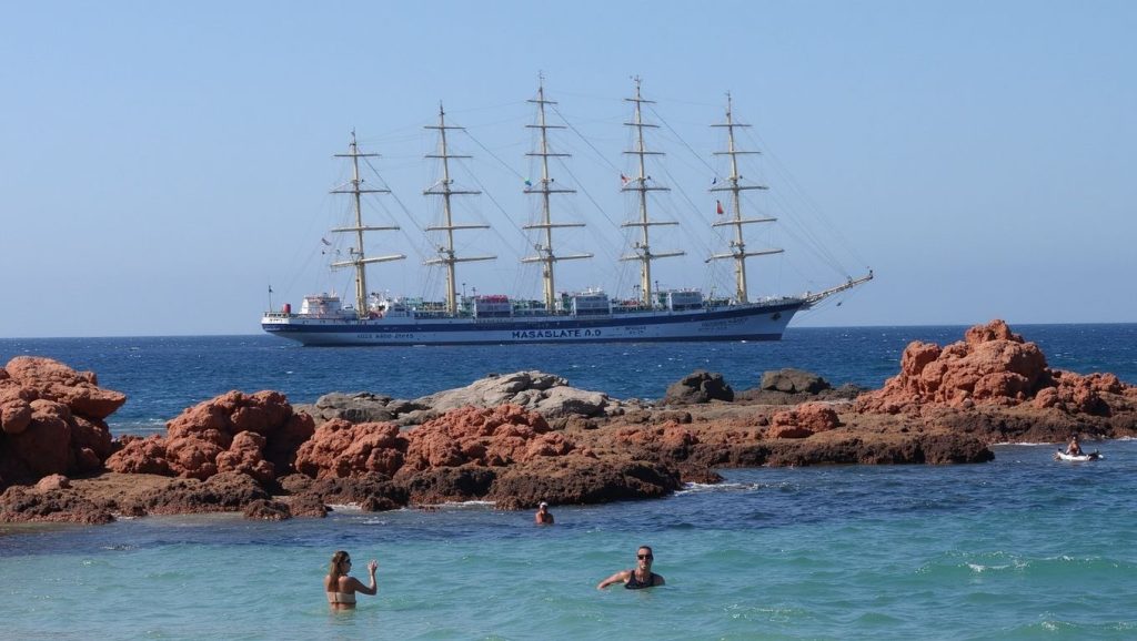 Camino de acceso a Plage de Pianicciolli, Cap Corse, Córcega