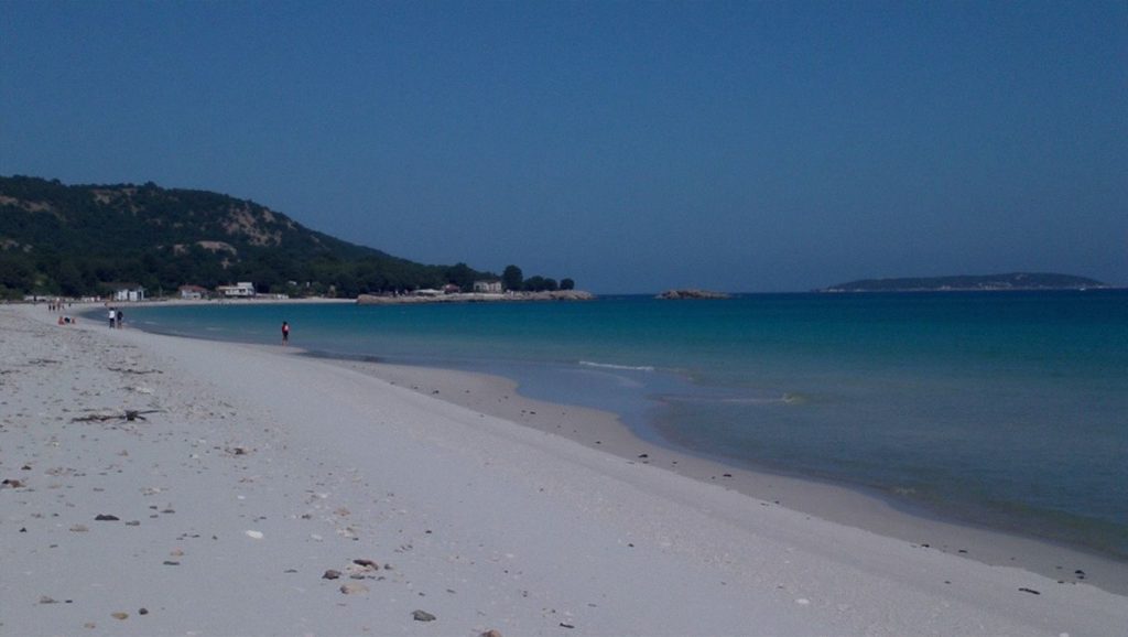 Plage de Posidonie (Porto-Vecchio, Córcega)