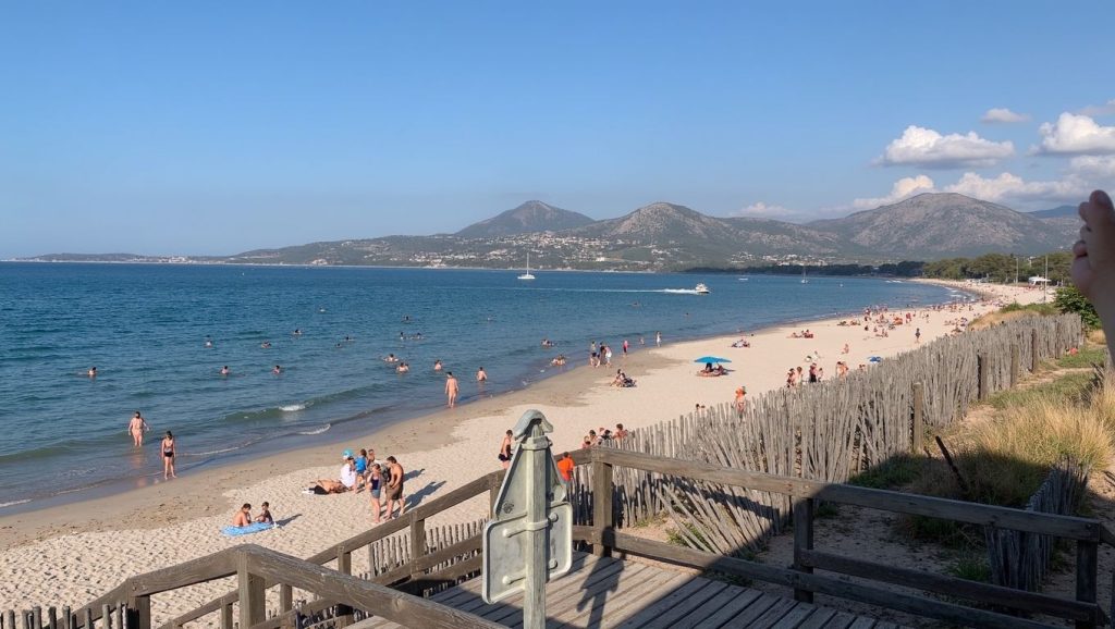 Línea de costa en Plage de Sagone, Porto