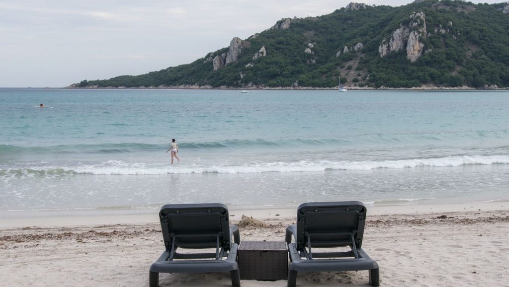 Arena fina en Plage de Saint-Cyprien, Porto-Vecchio, Córcega