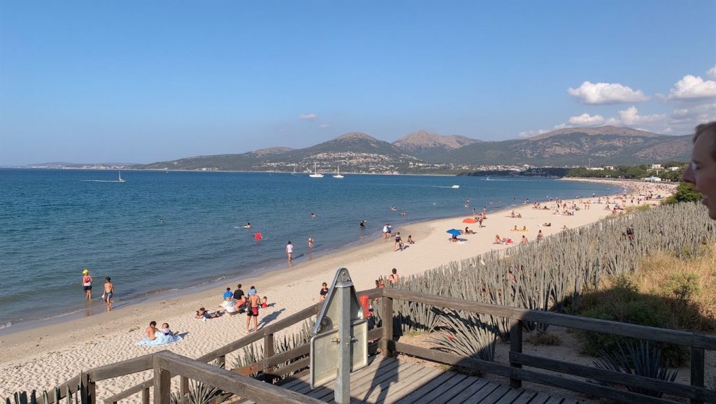 Vista de Plage de Sevani ou Petit Capo en Ajaccio, Córcega