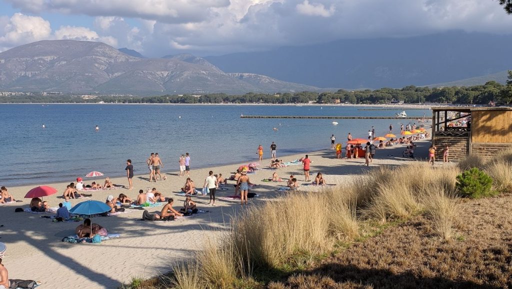 Vista del litoral en Plage de Sevani ou Petit Capo, Ajaccio