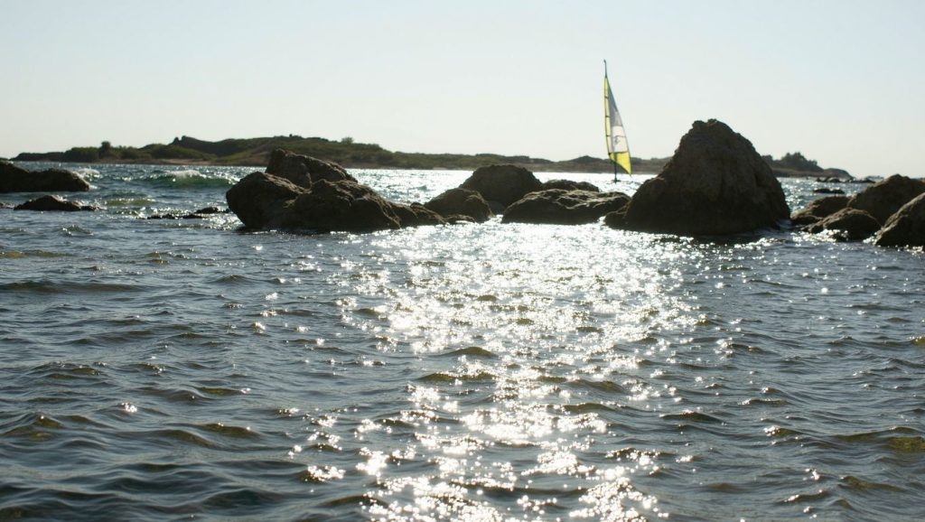 Arena y mar en Plage de Tenutella, Propriano, Córcega