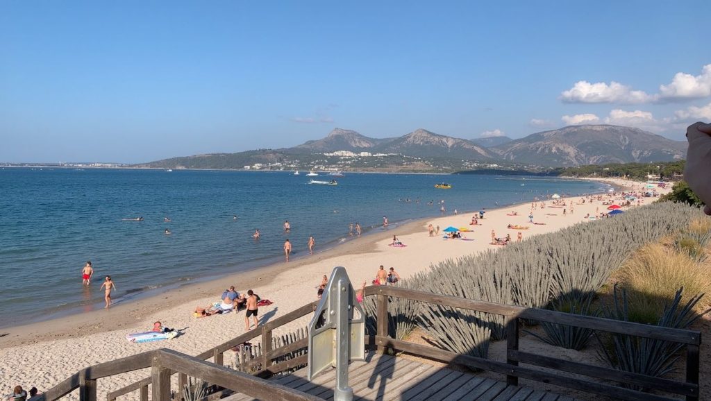 Orilla tranquila de Plage de Vignale, playa de Cap Corse