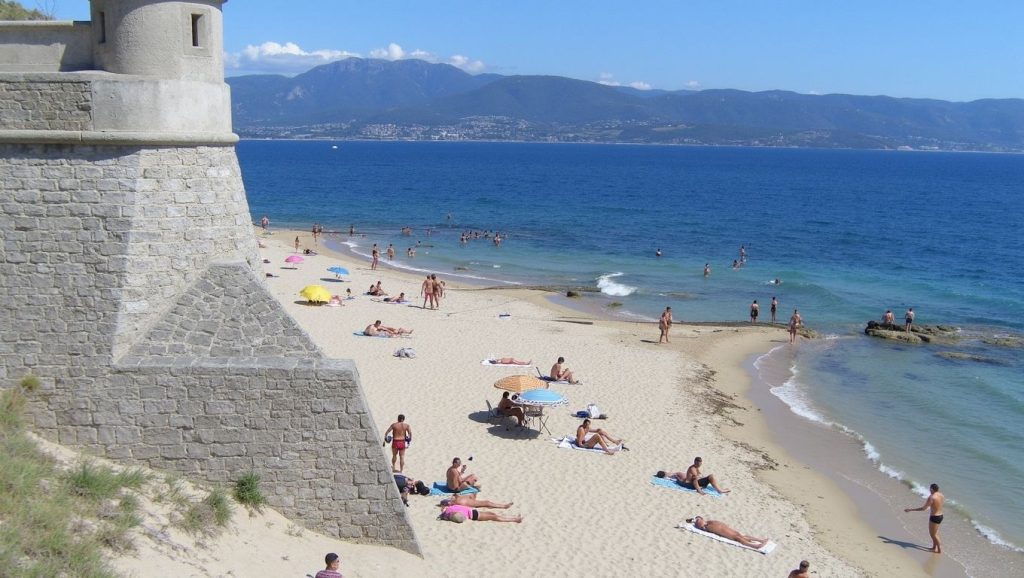Acceso a Plage d'Erbaju desde el aparcamiento, Propriano