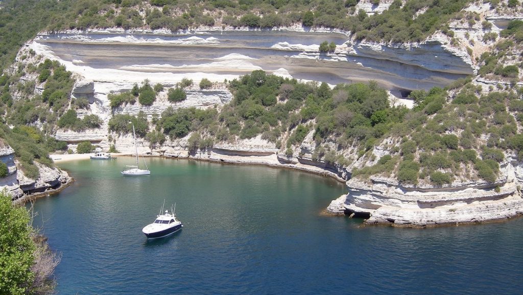 Vista del entorno de Plage du Grand Sperone, Bonifacio, Córcega